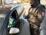 Začali platiť nové pravidlá zákazu vychádzania, test treba do práce i do prírody