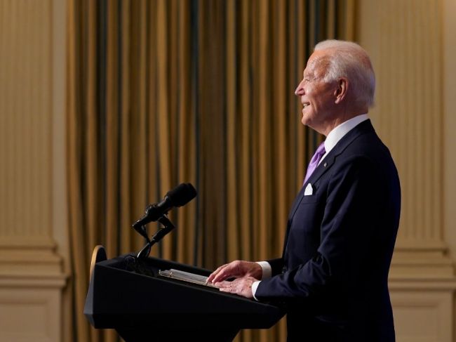 Biden podpísal sériu nariadení podporujúcich rasovú spravodlivosť