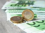Pracovníčka peňažného ústavu si od klientov previedla takmer 74.000 eur