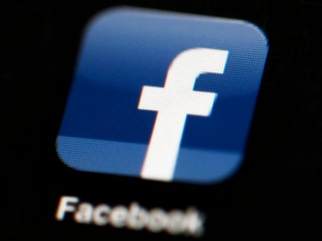 Facebook natrvalo prestane odporúčať používateľom skupiny s politickou tematikou