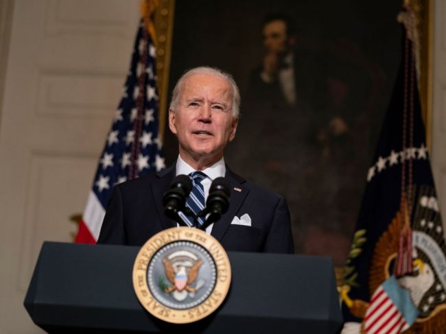 Biden má po týždni v úrade vyššiu podporu, než mal Trump za celé štyri roky