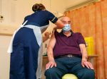 Vakcínu od AstraZenecy v Nemecku odporúčajú podať len mladším ako 65 rokov