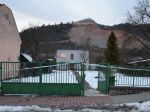 Žena zbila a okradla 91-ročnú starenku