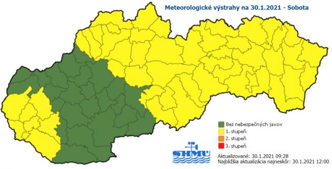 SHMÚ upozorňuje na vietor v západnej časti SR a na horách