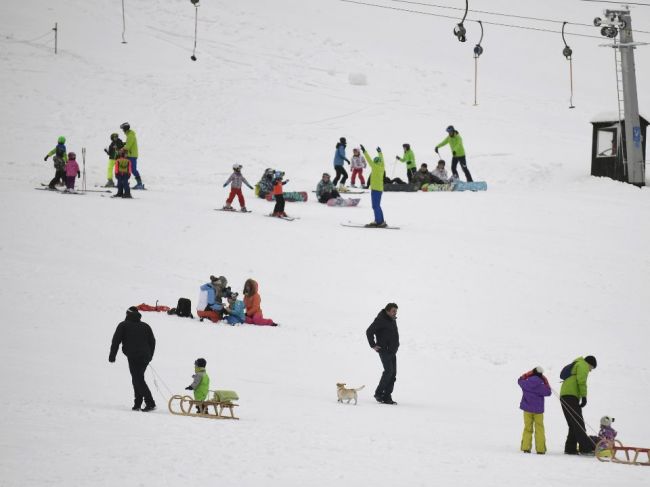V Česku sa napriek zákazom rozbehli vleky