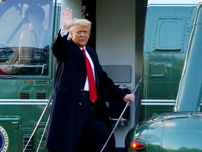 Trumpov tím obhajcov sa rozpadol pred spustením procesu ústavnej žaloby