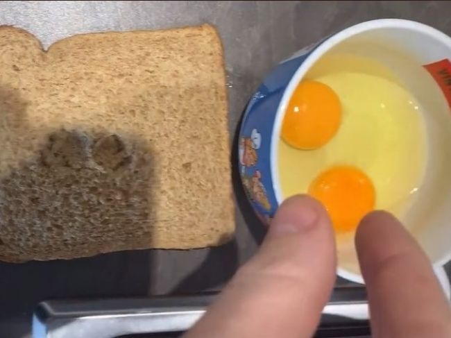 Video: Muž ukázal geniálny trik, ako pomocou chleba oddeliť žĺtok od bielka