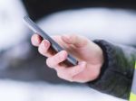 Právnici: Kontrola zákazu vychádzania cez SMS je hrubým prekročením práva