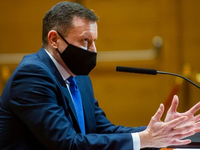 Lipšic pred výborom vysvetľoval aj údajnú komunikáciu so Zsuzsovou