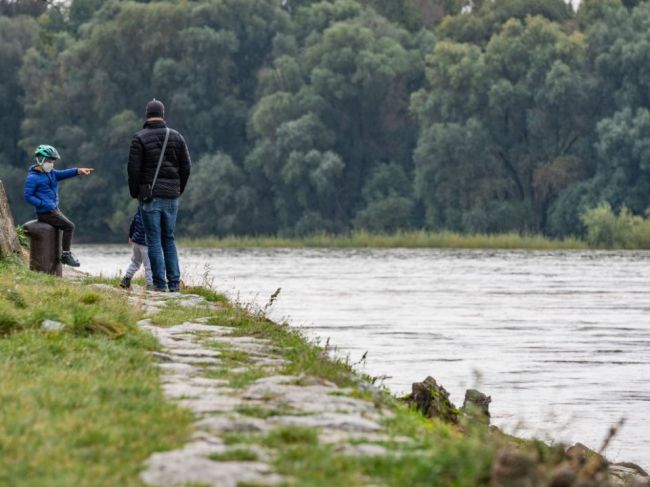 Meteorológovia varujú v utorok pred silným vetrom i povodňami