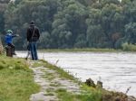 Meteorológovia varujú v utorok pred silným vetrom i povodňami