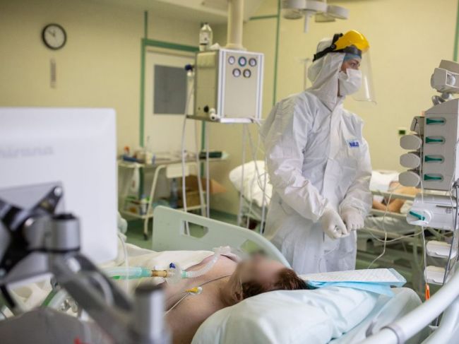 COVID-19 na Slovensku: Pribudlo 1 737 pozitívnych prípadov, rastie počet hospitalizovaných