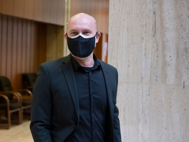 Gröhling: Verím, že v pondelok sa školy neotvoria len pre prvákov a druhákov