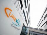 GlaxoSmithKline a CureVac začali vyvíjať vakcínu proti variantom koronavírusu
