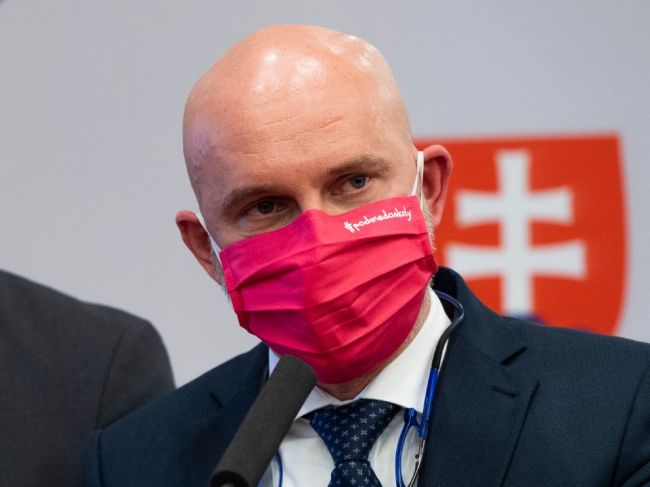 Časť školákov sa od pondelka vráti do škôl