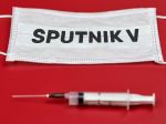 Slovensko sa snaží zaobstarať Sputnik V, AstraZeneca by mohla byť pre chronicky chorých
