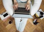 Analýza: Necelá tretina pracujúcich Slovákov dokáže pracovať z domu