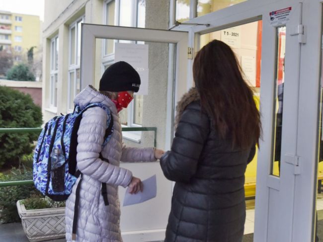 Regionálne úrady verejného zdravotníctva môžu rozhodnúť o zatvorení škôl