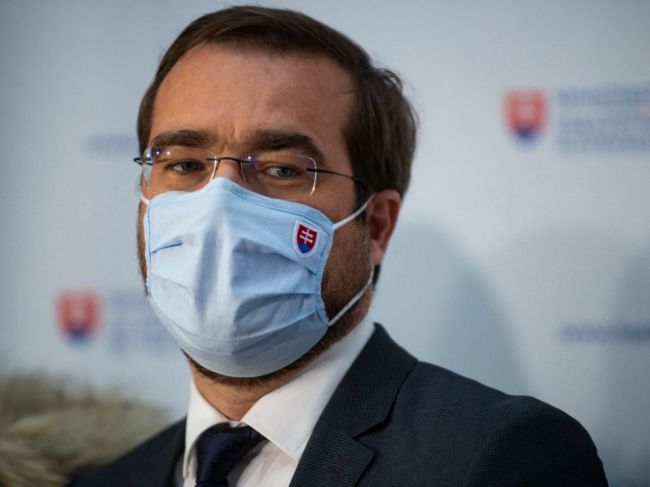 Krajčí vyhovel Sulíkovi: Nie všetci zamestnanci potrebujú do práce test