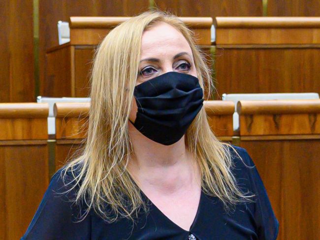 Za ľudí chce očkovať učiteľov prednostne, žiada zvolanie školského výboru