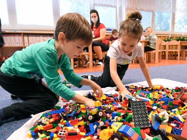 Po otvorení škôlky či školy rodič stráca nárok na pandemické ošetrovné