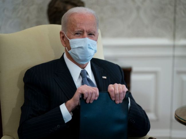 Biden pozastaví sťahovanie amerických vojakov z Nemecka