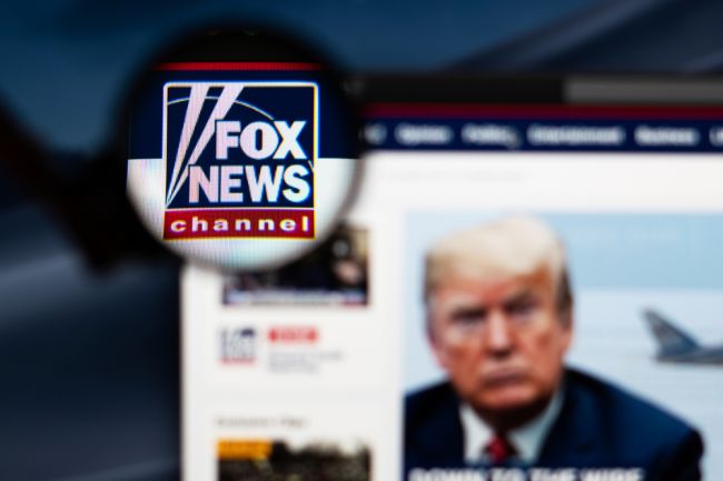 Fox News a Trumpovi právnici čelia žalobe za tvrdenia o volebných podvodoch