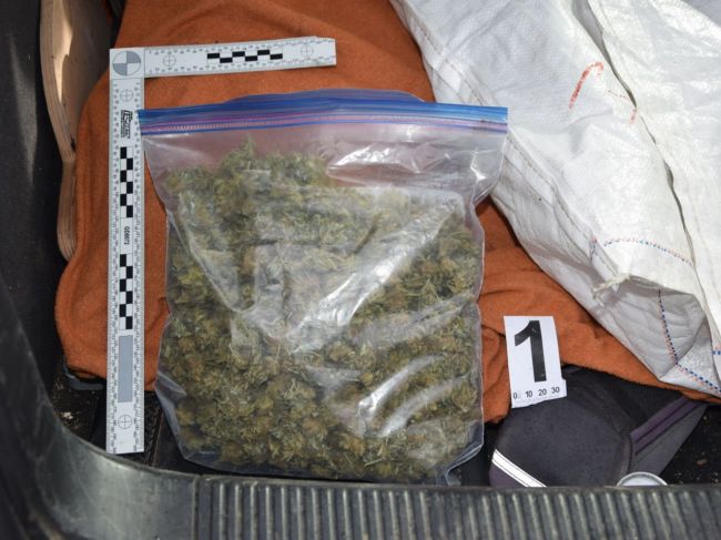 Čech prevážal v aute drogy, popradským policajtom sa prihlásil sám
