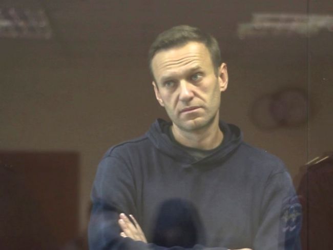 Lekár, ktorý liečil Navaľného krátko po otrave, zomrel na infarkt