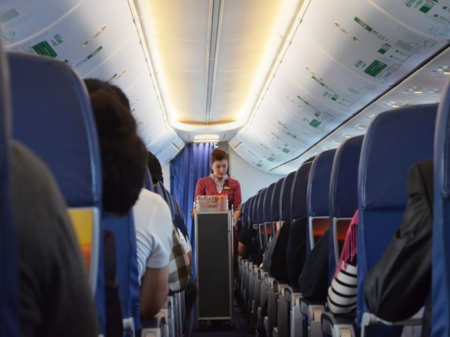 Čo sa stane, ak v lietadle umrie pasažier? Šokujúce slová letušky mnohým nedajú spávať