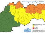 Poľadovica, silný vietor a miestami sneženie potrápia Slovensko aj cez noc