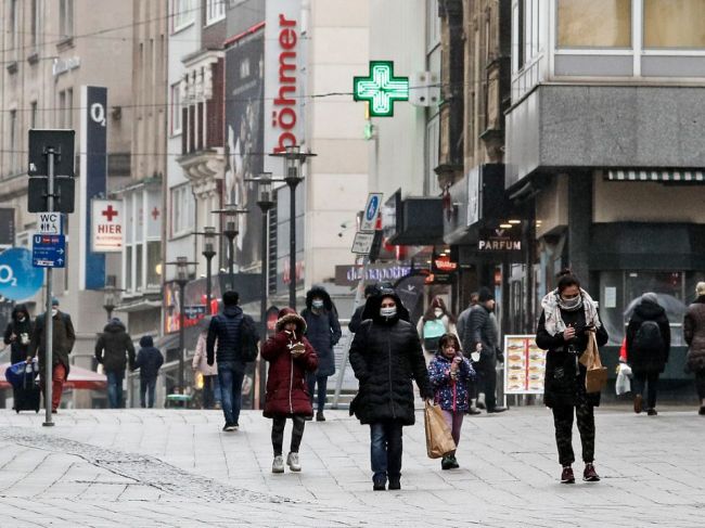 Proti uvoľneniu lockdownu je polovica obyvateľov Nemecka