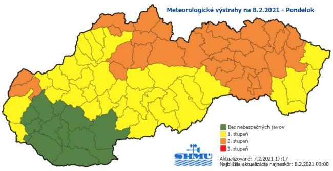 SHMÚ: Na väčšine územia Slovenska treba rátať s poľadovicou a dažďom