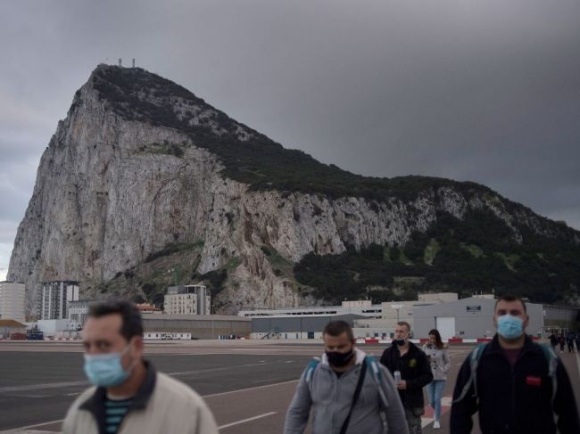 Na Gibraltári nezomreli desiatky ľudí, hoax zdieľal Hlas-SD, Smer-SD aj kotlebovci