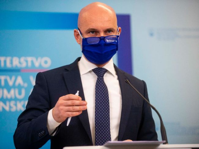Gröhling: O zmene mena či priezviska nerozhoduje rezort školstva, ale matrika