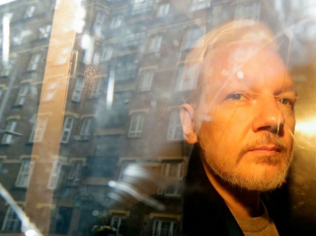 Ľudskoprávne skupiny vyzvali administratívu USA, aby Assangea zbavila obvinení