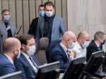 Vláda aktualizovala COVID automat, 15 okresov je v čiernej fáze