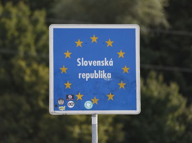 Od pondelka by všetci prichádzajúci do SR mali ísť do karantény