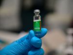 Experti WHO: Vakcínu AstraZeneca môžu dostať aj osoby nad 65 rokov