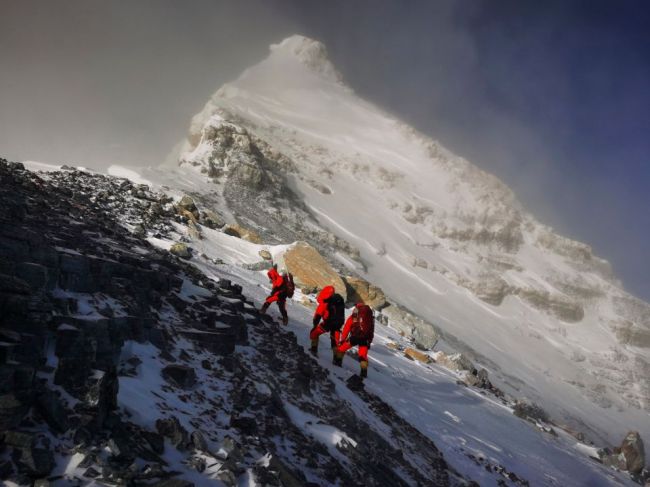 Nepál potrestal indických horolezcov za sfalšovanie výstupu na Mount Everest