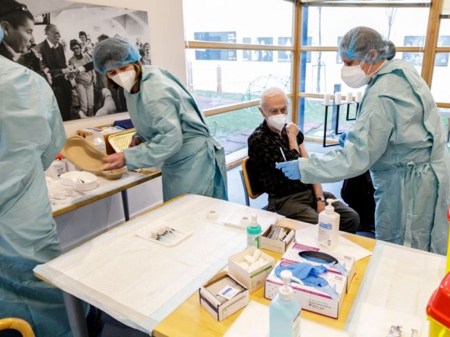 Ochota dať sa zaočkovať proti ochoreniu COVID-19 na Slovensku opäť narástla