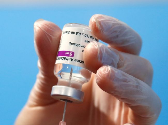 AstraZeneca pracuje na prispôsobení vakcíny na nové varianty koronavírusu