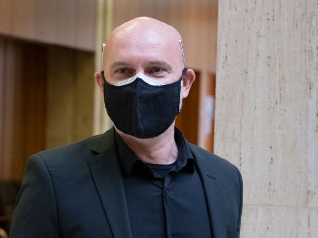 Gröhlinga odchod Ďuriš Nicholsonovej z SaS mrzí