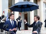 Snímku Matoviča s Macronom zdieľalo niekoľko skupín, ide však o fotomontáž