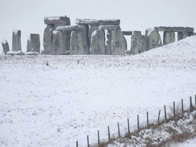 Stonehenge je pravdepodobne postavený z monolitov iného monumentu