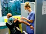 Francúzsky ÚVZ: Ľuďom, čo prekonali covid, stačí len jedna dávka vakcíny