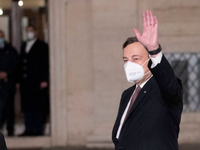 Draghi oficiálne prijal post predsedu talianskej vlády, oznámil mená ministrov