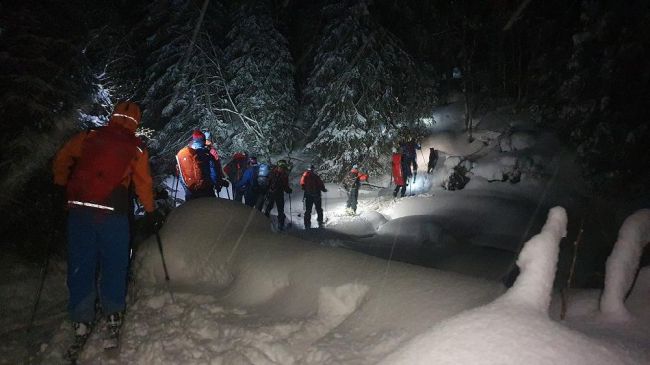 Lavína v Západných Tatrách strhla troch skialpinistov, dvaja neprežili
