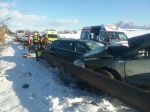 FOTO: Zrážku dvoch áut neprežila jedna osoba a štyri sa zranili