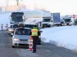 Na česko-nemeckých hraniciach sa po zavedení kontrol tvoria dlhé kolóny
